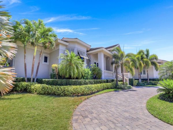 Waterfront Vacation Rental with 3 Bedrooms in Marco Island