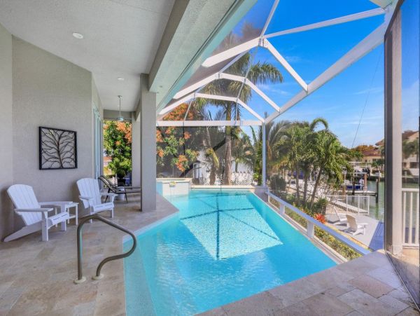 Waterfront Vacation Rental with 3 Bedrooms in Marco Island