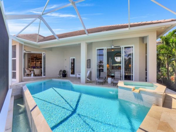 Waterfront Vacation Rental with 3 Bedrooms in Marco Island
