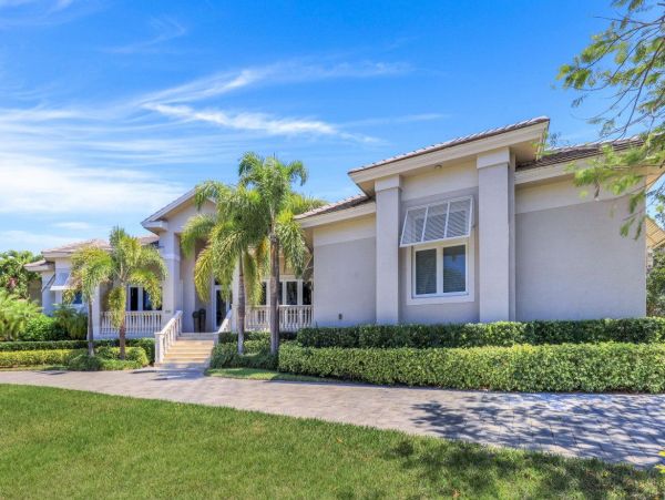 Waterfront Vacation Rental with 3 Bedrooms in Marco Island