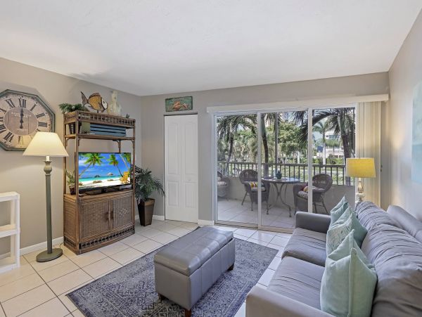 2nd Floor Vacation Condo in Marco Island