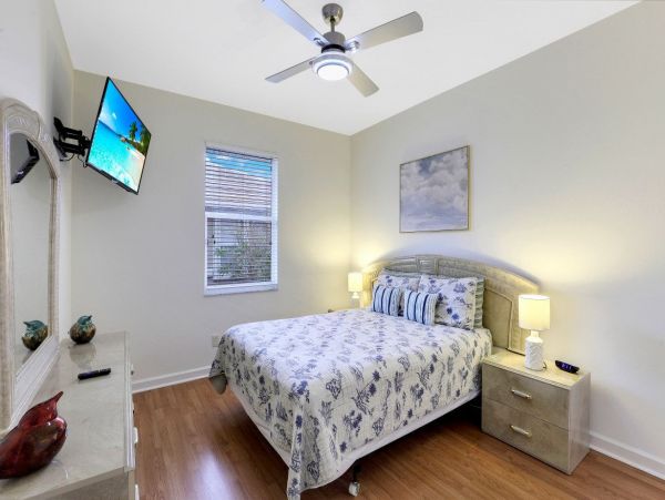 2 block Walk to beach and Marco Plaza