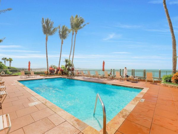 Luxury Beach Condo New Arrival in Marco Island