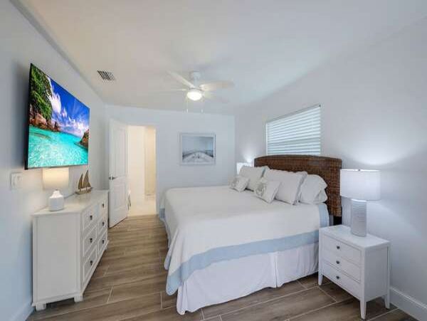 Canal-Front Vacation Home with Pool and Boat Dock in Naples