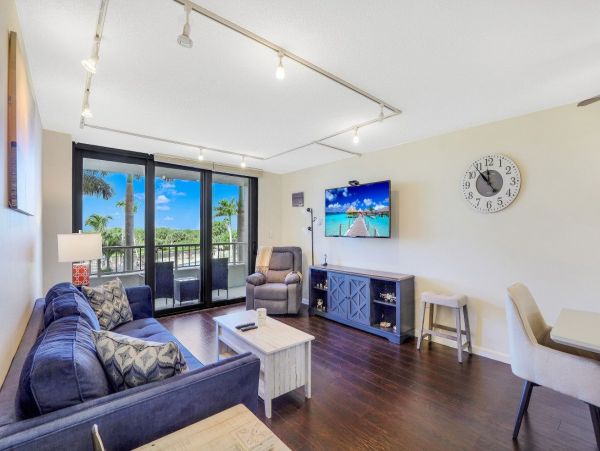 Marco Island 2 Bedroom Condo with Great Views