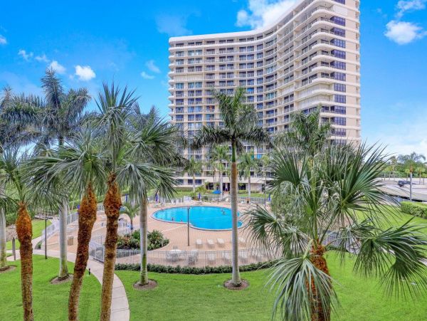 Marco Island 2 Bedroom Condo with Great Views