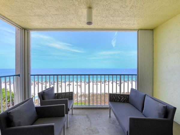 One bedroom Beachfront Condo at Marco Island