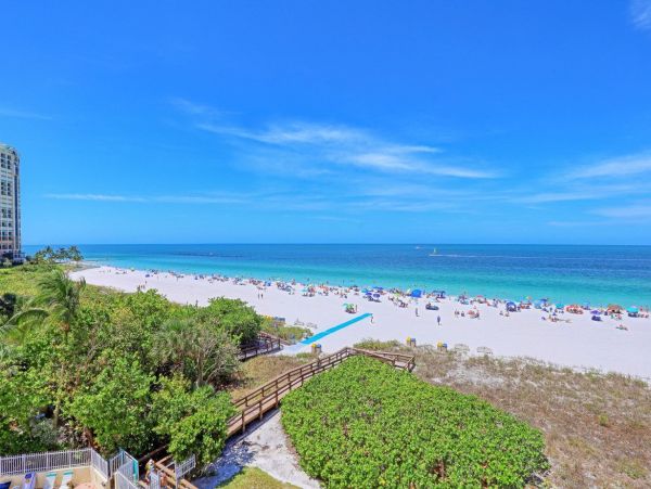One bedroom Beachfront Condo at Marco Island
