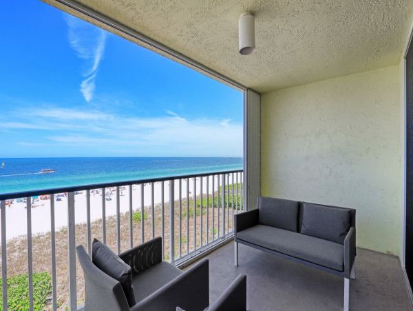 One bedroom Beachfront Condo at Marco Island