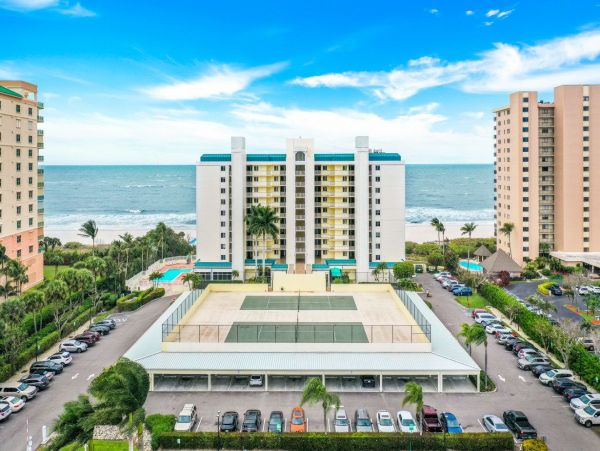 One bedroom Beachfront Condo at Marco Island