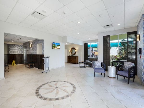 One bedroom Beachfront Condo at Marco Island