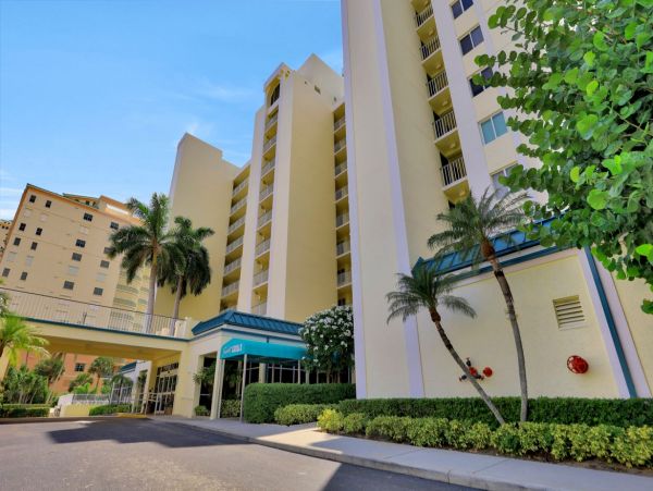 One bedroom Beachfront Condo at Marco Island