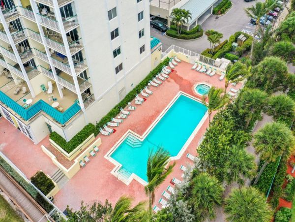 One bedroom Beachfront Condo at Marco Island