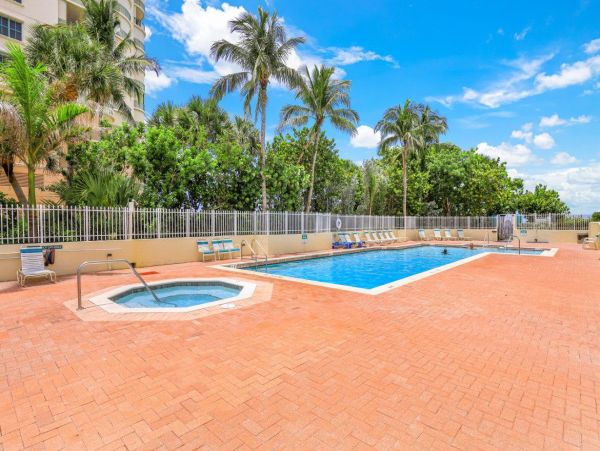 One bedroom Beachfront Condo at Marco Island