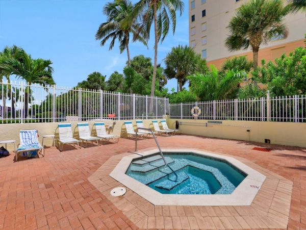 One bedroom Beachfront Condo at Marco Island