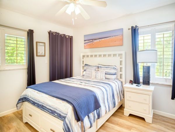 Walk to Beach 2 Bedroom