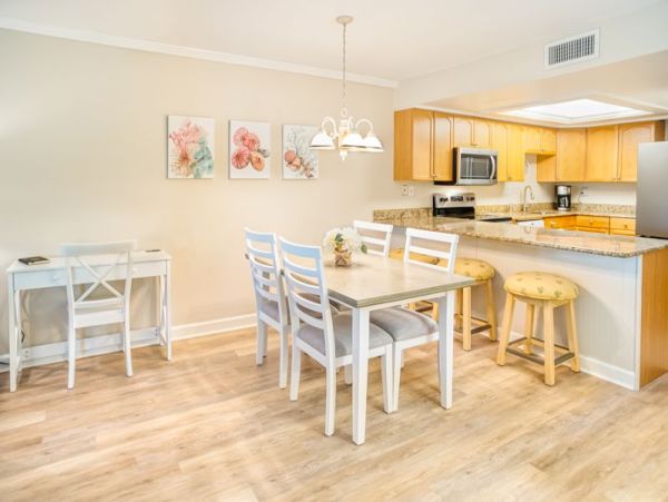 Walk to Beach 2 Bedroom
