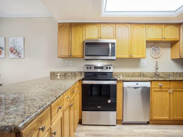 Walk to Beach 2 Bedroom