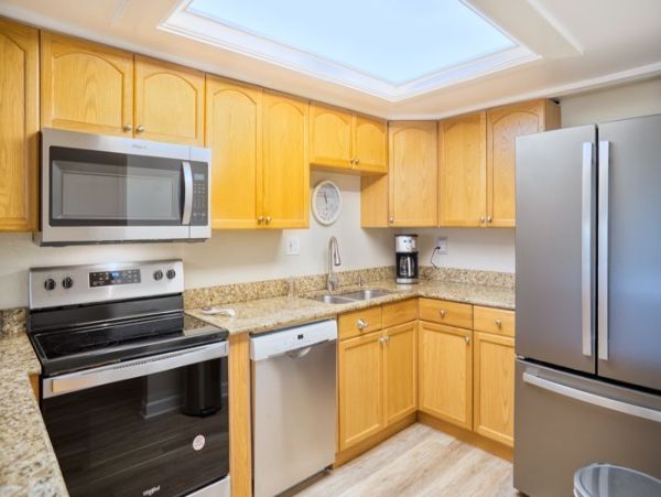 Walk to Beach 2 Bedroom
