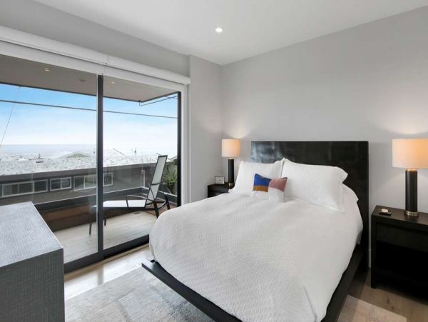 Luxurious 3 Bedroom Beach Home Ocean Views
