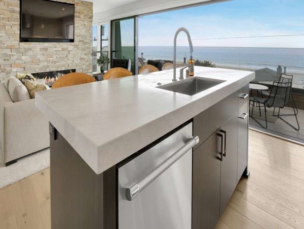 Luxurious 3 Bedroom Beach Home Ocean Views