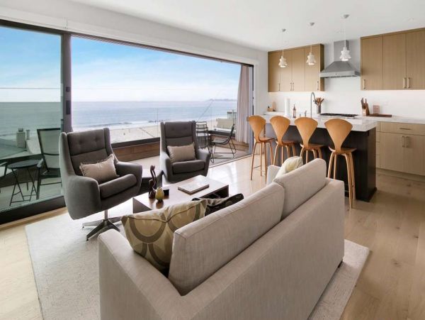 Luxurious 3 Bedroom Beach Home Ocean Views