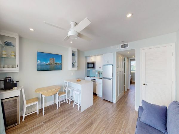 Beautiful Beachfront One Bedroom in Marco Island