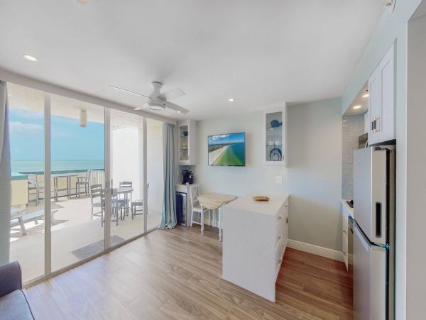 Beautiful Beachfront One Bedroom in Marco Island
