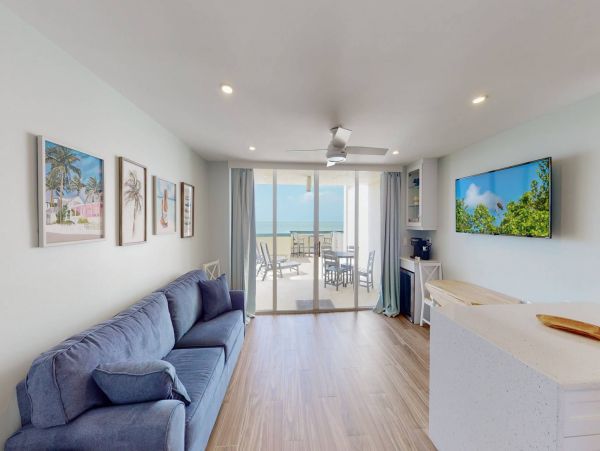 Beautiful Beachfront One Bedroom in Marco Island