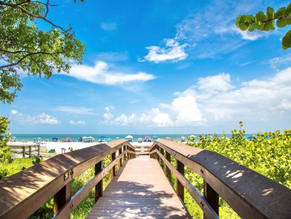Beautiful Beachfront One Bedroom in Marco Island