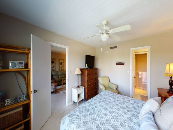 Marco Island Vacation Condo 2 Bedroom Across Street Public Beach Access