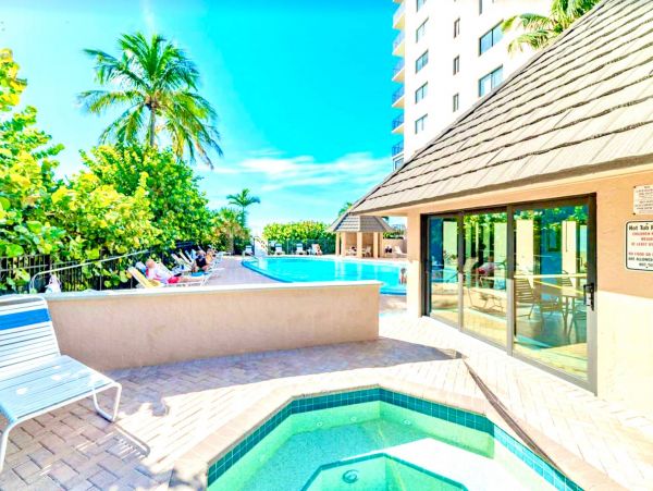 Full Gulf Views on Marco at an Affordable Price