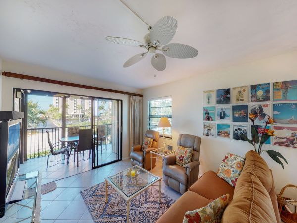 Marco Island Vacation Condo Right Across Street is the Beach Access!