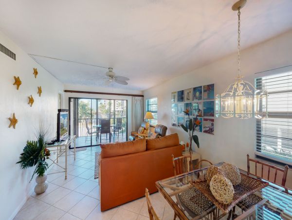 Marco Island Vacation Condo Right Across Street is the Beach Access!