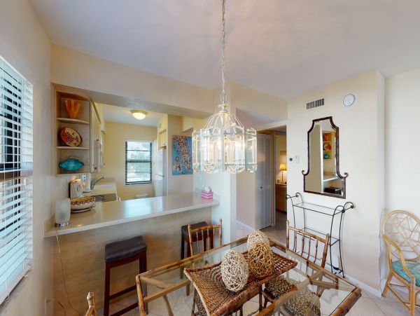 Marco Island Vacation Condo Right Across Street is the Beach Access!