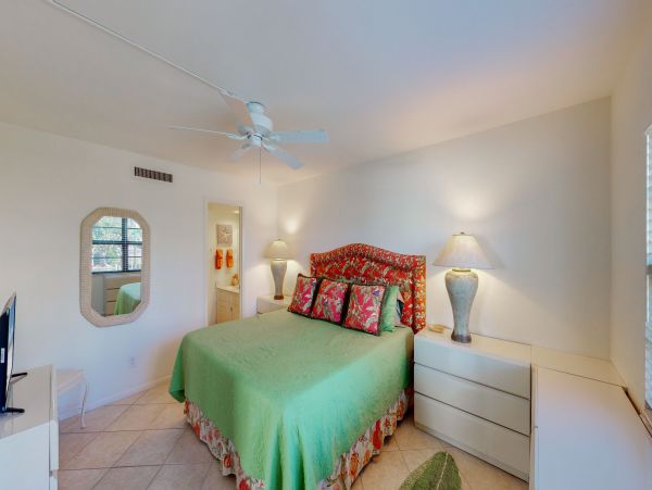 Marco Island Vacation Condo Right Across Street is the Beach Access!