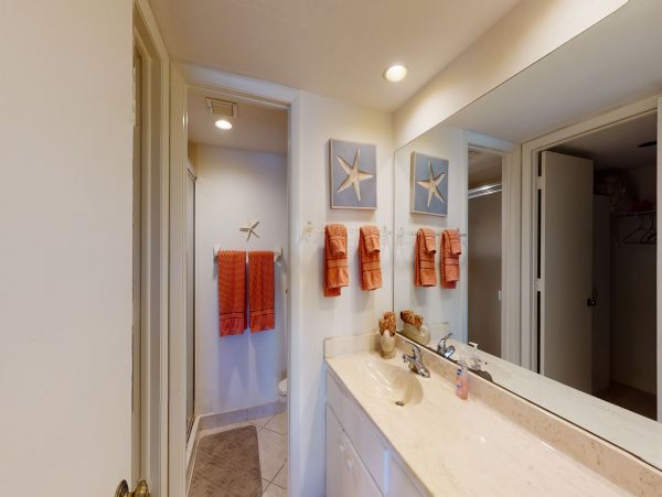 Marco Island Vacation Condo Right Across Street is the Beach Access!