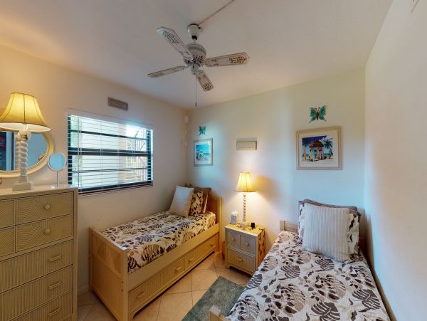 Marco Island Vacation Condo Right Across Street is the Beach Access!