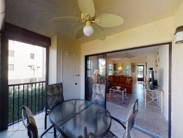 Marco Island Vacation Condo Right Across Street is the Beach Access!