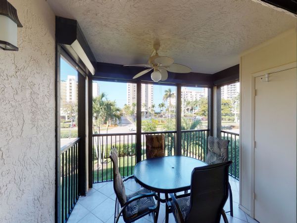 Marco Island Vacation Condo Right Across Street is the Beach Access!