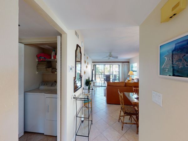 Marco Island Vacation Condo Right Across Street is the Beach Access!
