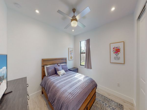 Gorgeous Vacation Pool Home in Marco Island Sleeps 7