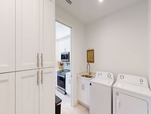 Gorgeous Vacation Pool Home in Marco Island Sleeps 7
