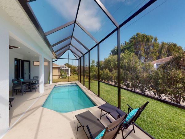 Gorgeous Vacation Pool Home in Marco Island Sleeps 7