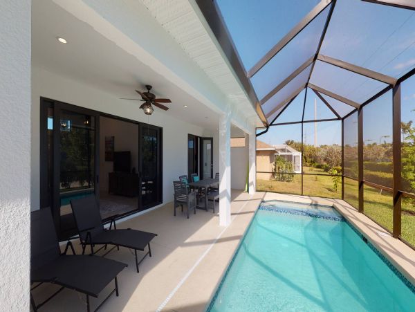 Gorgeous Vacation Pool Home in Marco Island Sleeps 7