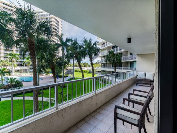 Marco Island Vacation Condo 2 BR Access a Pool & Tennis Court