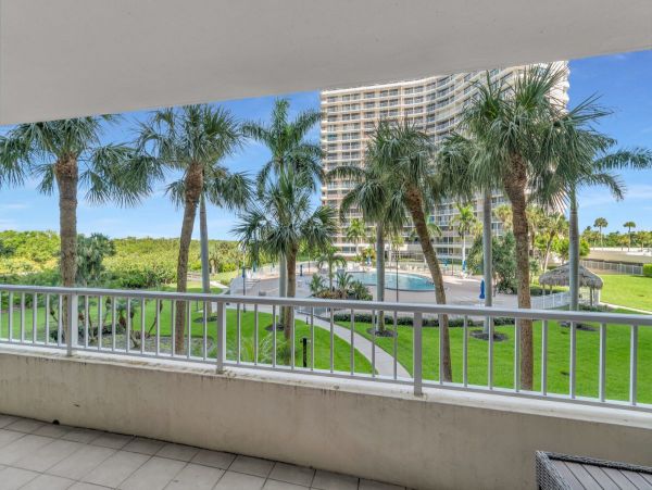 Marco Island Vacation Condo 2 BR Access a Pool & Tennis Court