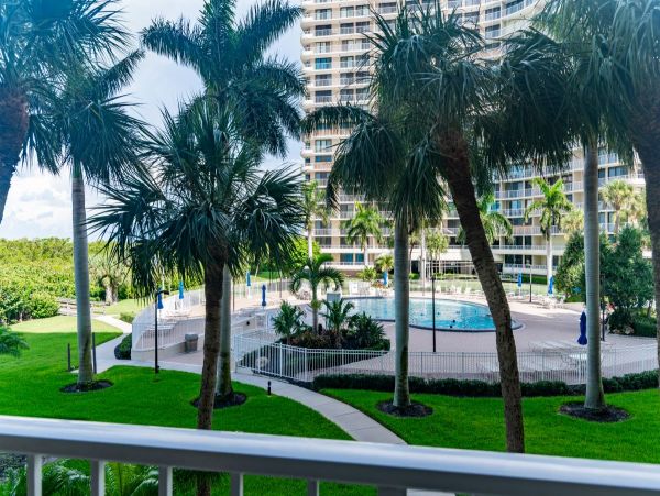 Marco Island Vacation Condo 2 BR Access a Pool & Tennis Court