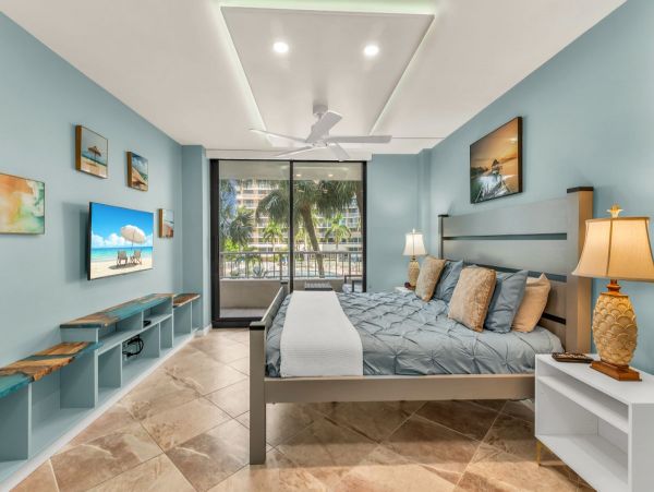 Marco Island Vacation Condo 2 BR Access a Pool & Tennis Court
