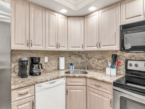 Marco Island Vacation Condo 2 BR Access a Pool & Tennis Court